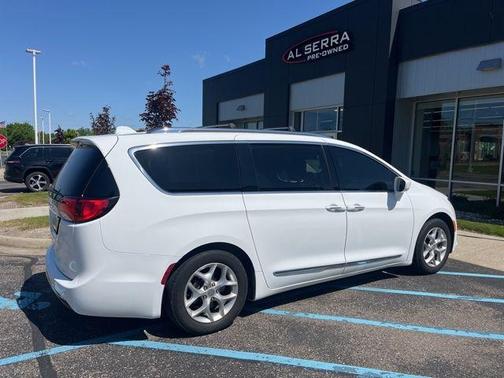 Bright White Clearcoat 2018 Chrysler Pacifica Touring-L Plus