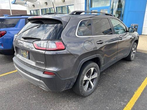 Granite Crystal Clearcoat Metallic 2022 Jeep Cherokee Limited