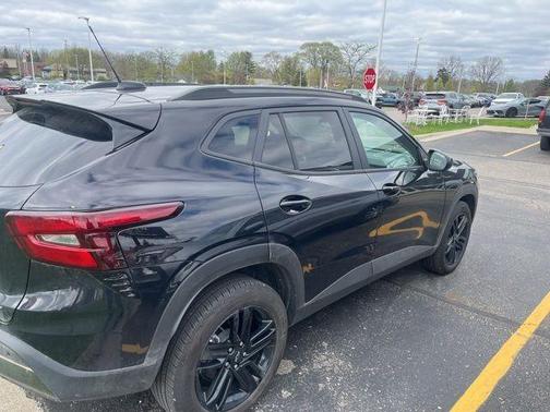 Mosaic Black Metallic 2025 Chevrolet Trax ACTIV
