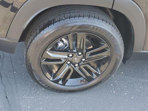 Mosaic Black Metallic 2025 Chevrolet Trax ACTIV