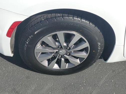 Bright White Clearcoat 2019 Chrysler Pacifica Touring-L Plus