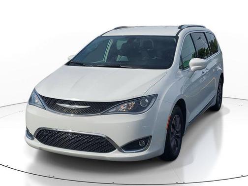 Bright White Clearcoat 2019 Chrysler Pacifica Touring-L Plus