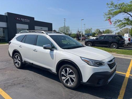 Crystal White Pearl 2022 Subaru Outback Touring