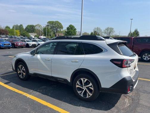 Crystal White Pearl 2022 Subaru Outback Touring
