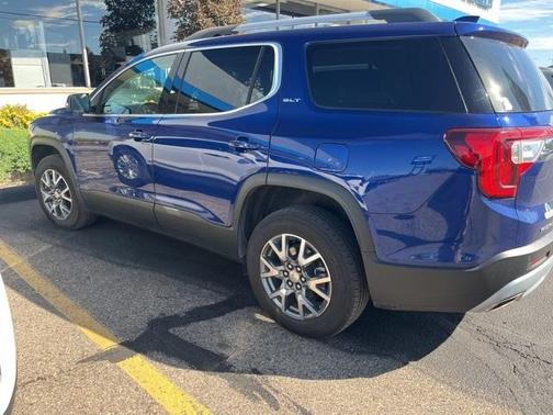 2023 GMC Acadia SLT