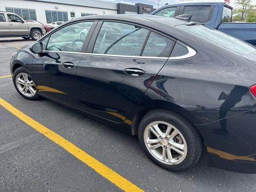 Mosaic Black Metallic 2017 Chevrolet Cruze LT