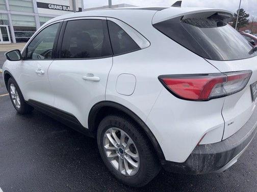 Oxford White 2021 Ford Escape SE