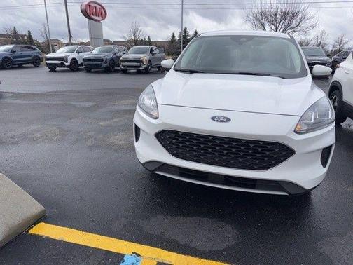 Oxford White 2021 Ford Escape SE