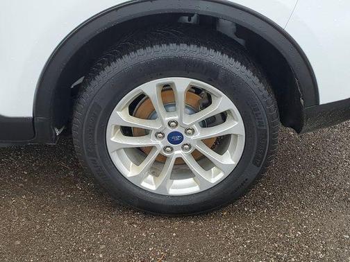 Oxford White 2021 Ford Escape SE