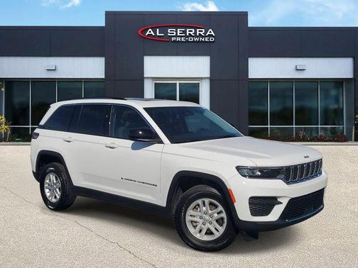 Bright White Clearcoat 2023 Jeep Grand Cherokee Laredo