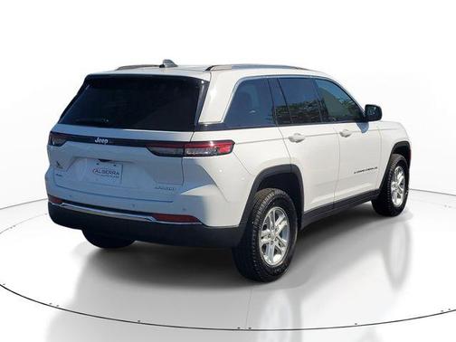 Bright White Clearcoat 2023 Jeep Grand Cherokee Laredo