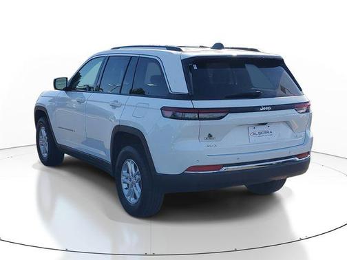 Bright White Clearcoat 2023 Jeep Grand Cherokee Laredo