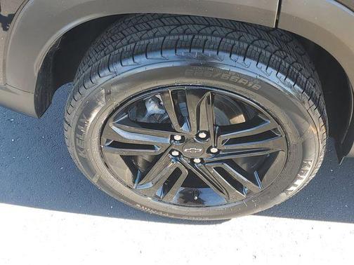 Mosaic Black Metallic 2025 Chevrolet Trax ACTIV