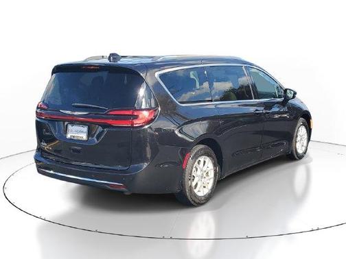 Brilliant Black Crystal Pearlcoat 2021 Chrysler Pacifica Touring-L