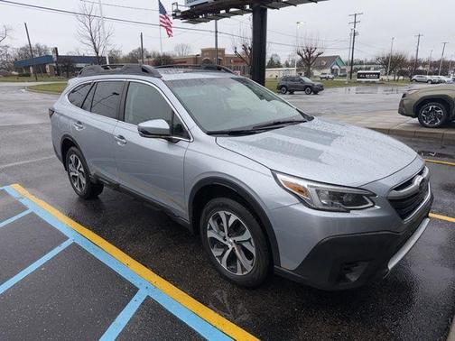 Ice Silver Metallic 2021 Subaru Outback Limited XT