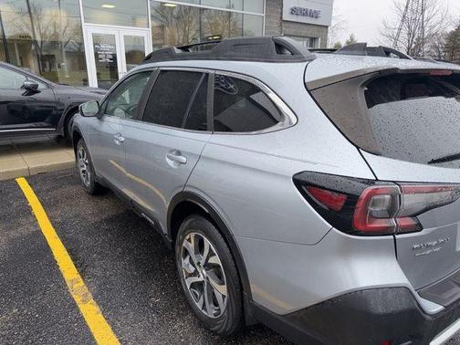 Ice Silver Metallic 2021 Subaru Outback Limited XT