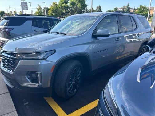 Sterling Gray Metallic 2023 Chevrolet Traverse RS