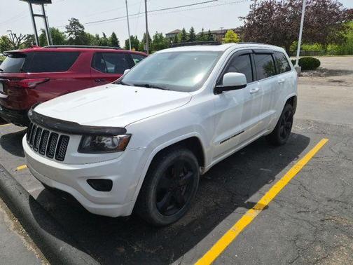 Bright White Clearcoat 2014 Jeep Grand Cherokee Altitude