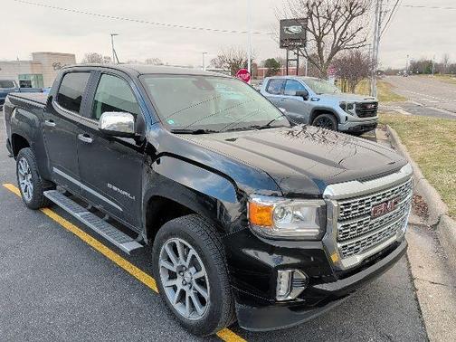 Onyx Black 2022 GMC Canyon Denali