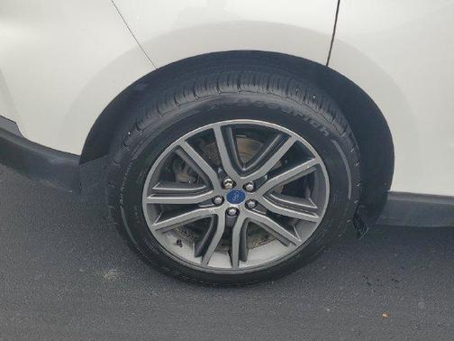 White Metallic 2020 Ford Edge Titanium