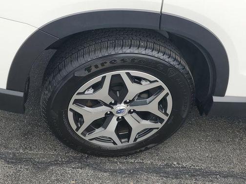 Crystal White Pearl 2022 Subaru Forester Premium