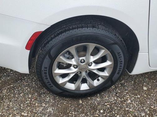 Bright White Clearcoat 2023 Chrysler Pacifica Touring-L