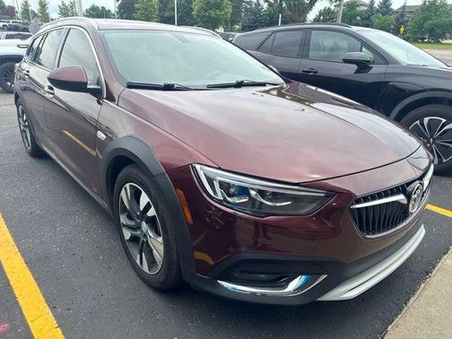 Rioja Red Metallic 2019 Buick Regal TourX Essence