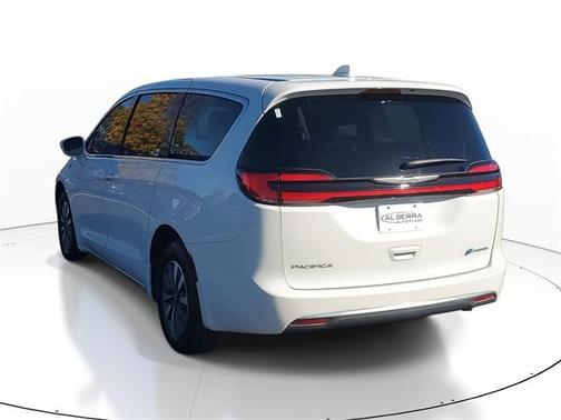 2022 Chrysler Pacifica Hybrid Touring L