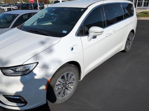 2022 Chrysler Pacifica Hybrid Touring L