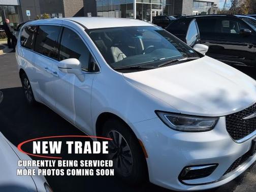 2022 Chrysler Pacifica Hybrid Touring L