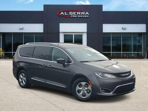 Granite Crystal Clearcoat Metallic 2017 Chrysler Pacifica Touring-L Plus