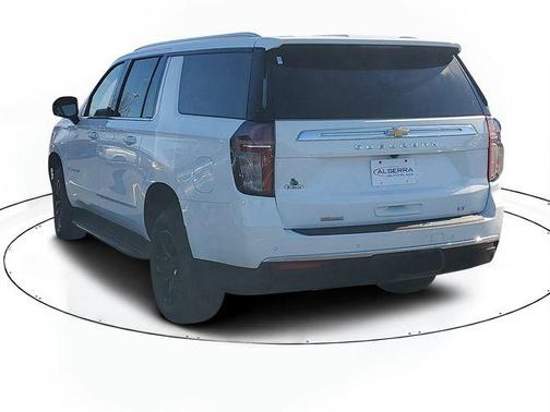 Summit White 2022 Chevrolet Suburban LT