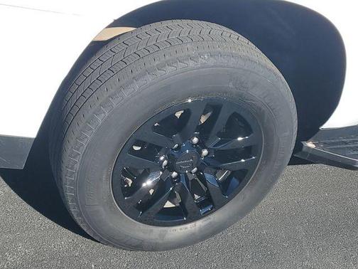 Summit White 2022 Chevrolet Suburban LT