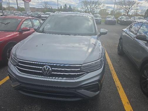 Pyrite Silver Metallic 2023 Volkswagen Tiguan 2.0T SE