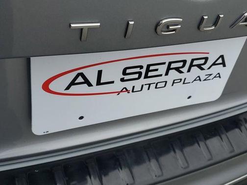 Pyrite Silver Metallic 2023 Volkswagen Tiguan 2.0T SE
