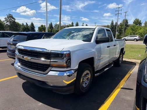 Summit White 2017 Chevrolet Silverado 1500 WT