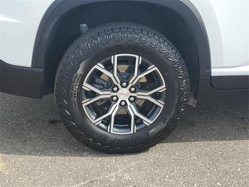 2024 GMC Acadia AT4