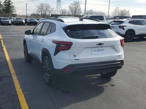 Summit White 2024 Chevrolet Trax 2RS