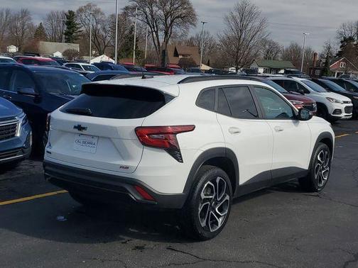 Summit White 2024 Chevrolet Trax 2RS