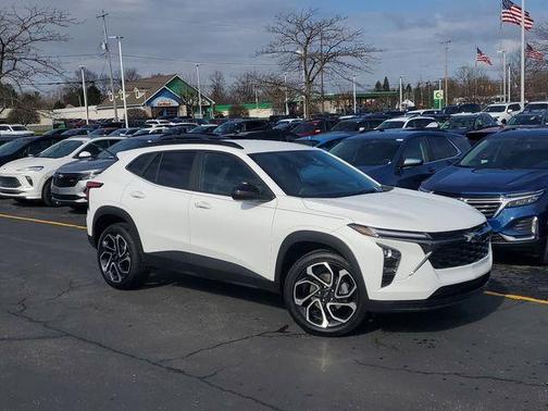 Summit White 2024 Chevrolet Trax 2RS