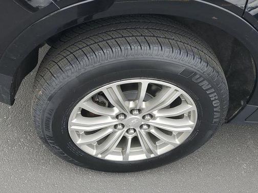 Stellar Black Metallic 2018 Cadillac XT5 Luxury