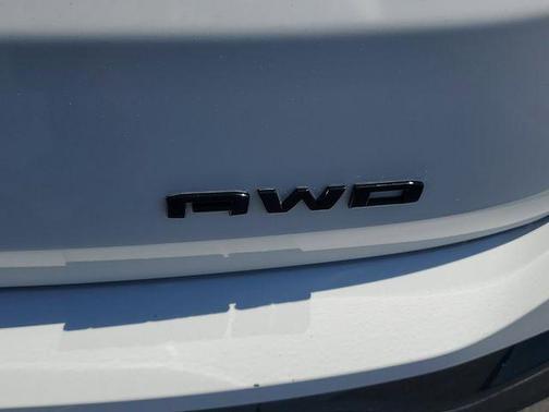Summit White 2024 GMC Terrain SLT