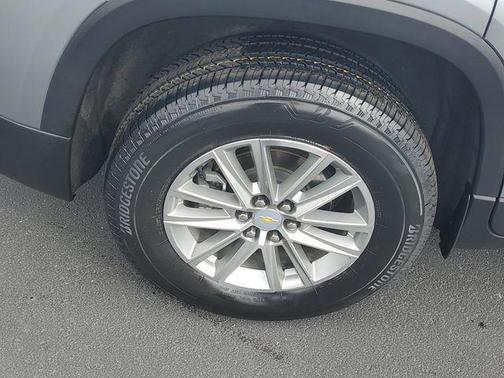 Sterling Gray Metallic 2023 Chevrolet Traverse LT Cloth
