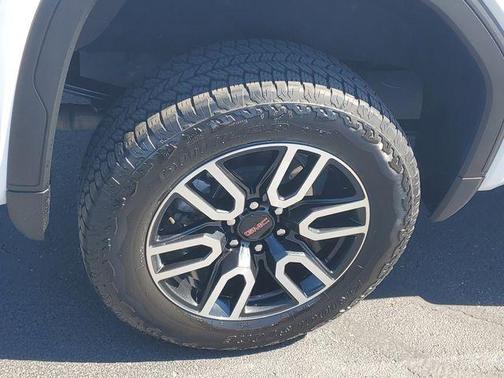 Summit White 2025 GMC Sierra 1500 AT4