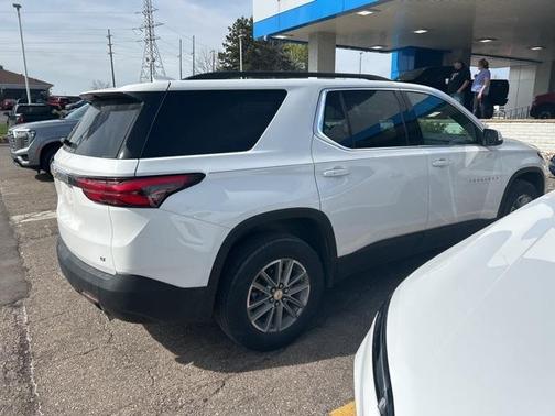 2022 Chevrolet Traverse LT Cloth