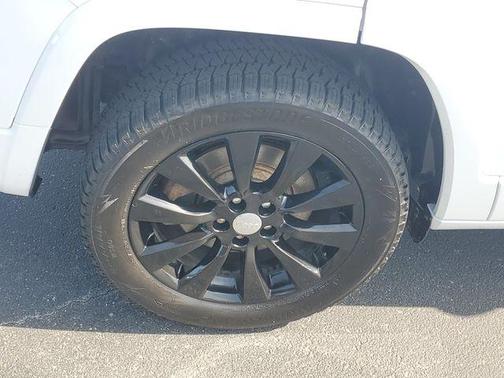 Bright White Clearcoat 2016 Jeep Cherokee Overland