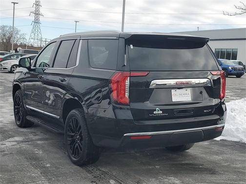 2023 GMC Yukon SLT
