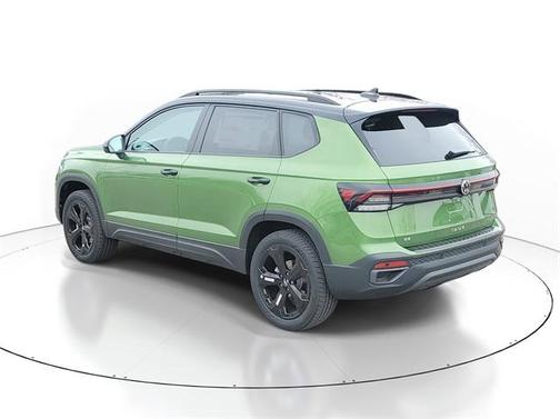 2025 Volkswagen Taos 1.5T SE Black