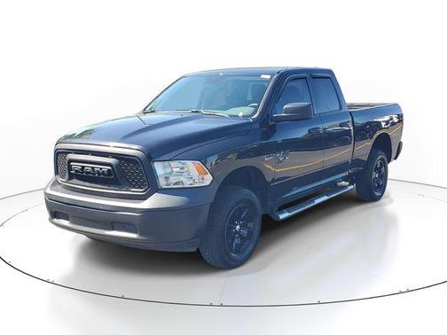 Brilliant Black Crystal Pearlcoat 2019 RAM 1500 Classic SLT