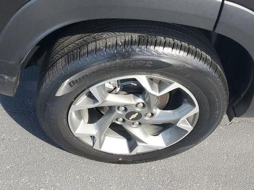 Mosaic Black Metallic 2024 Chevrolet Trax LT